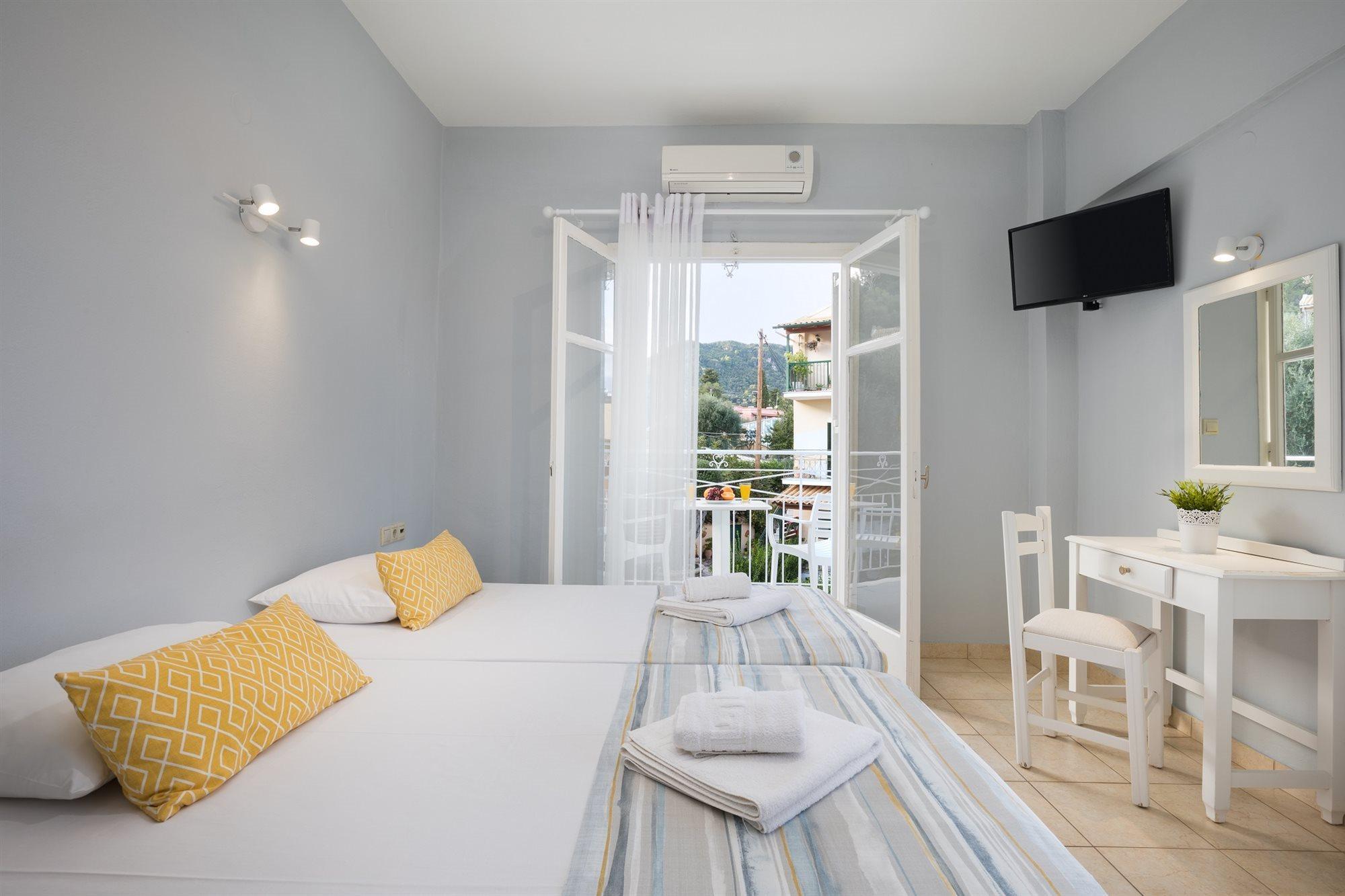Bella Vista Beach Hotel And Studios Бенитсес Экстерьер фото