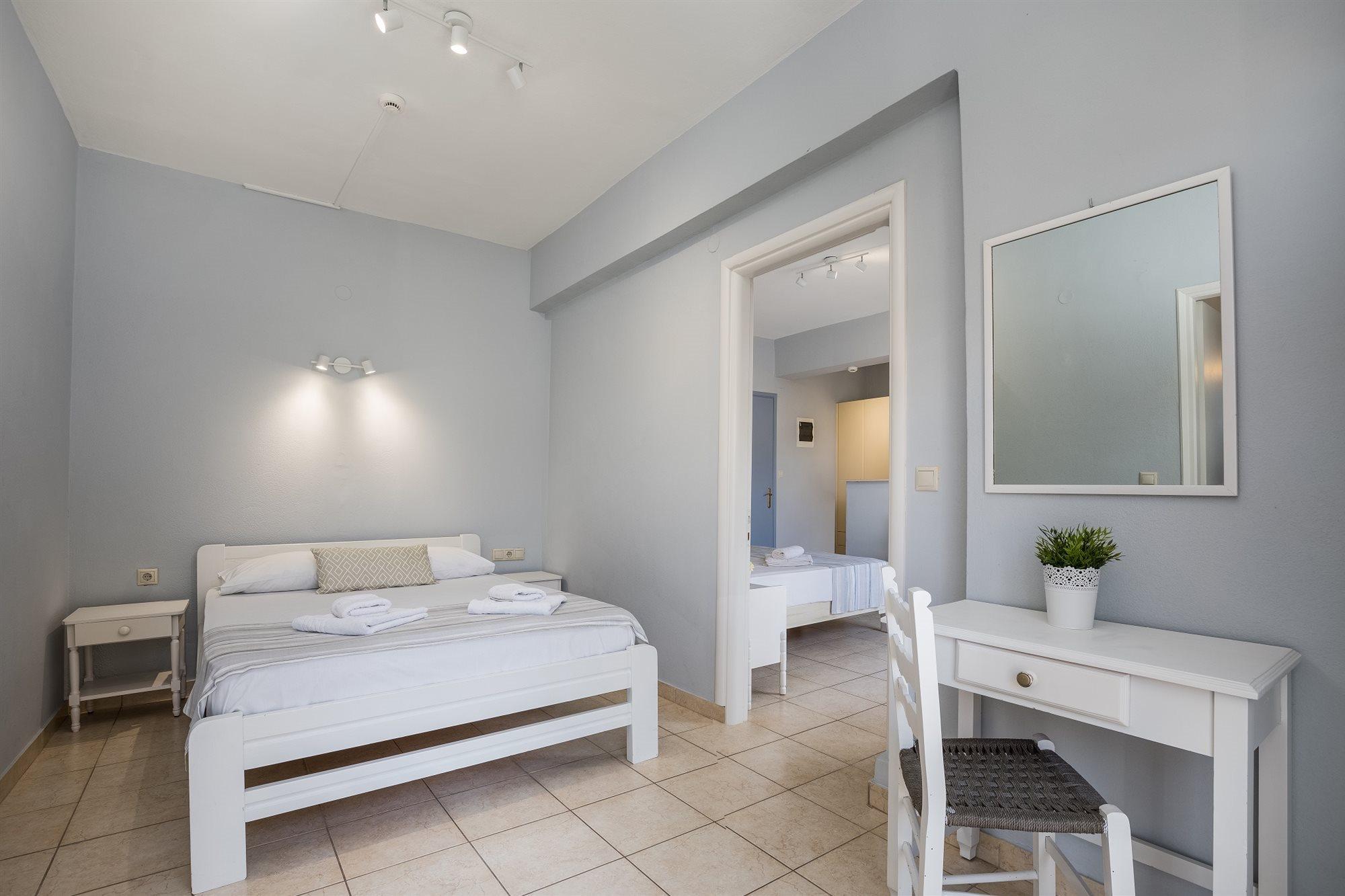 Bella Vista Beach Hotel And Studios Бенитсес Экстерьер фото