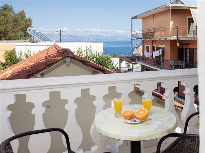 Bella Vista Beach Hotel And Studios Бенитсес Экстерьер фото
